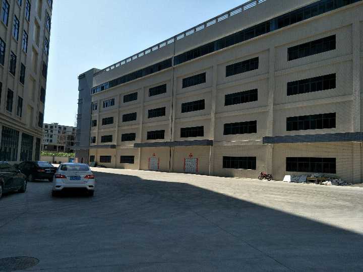 北河厂房出租，2000平，有电梯，涵洞旁边，上高速方便