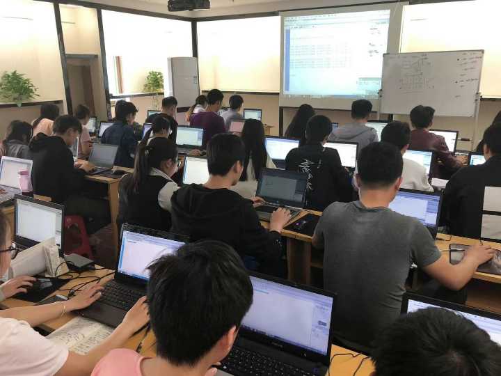 电商培训，包括抖音主播，优秀运营培训，美工课，免费重听