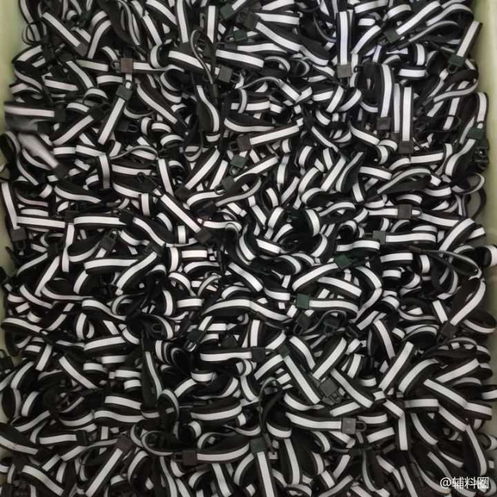 专做各种注塑拉尾，绳子吊坠，注塑袖袢，源头工厂