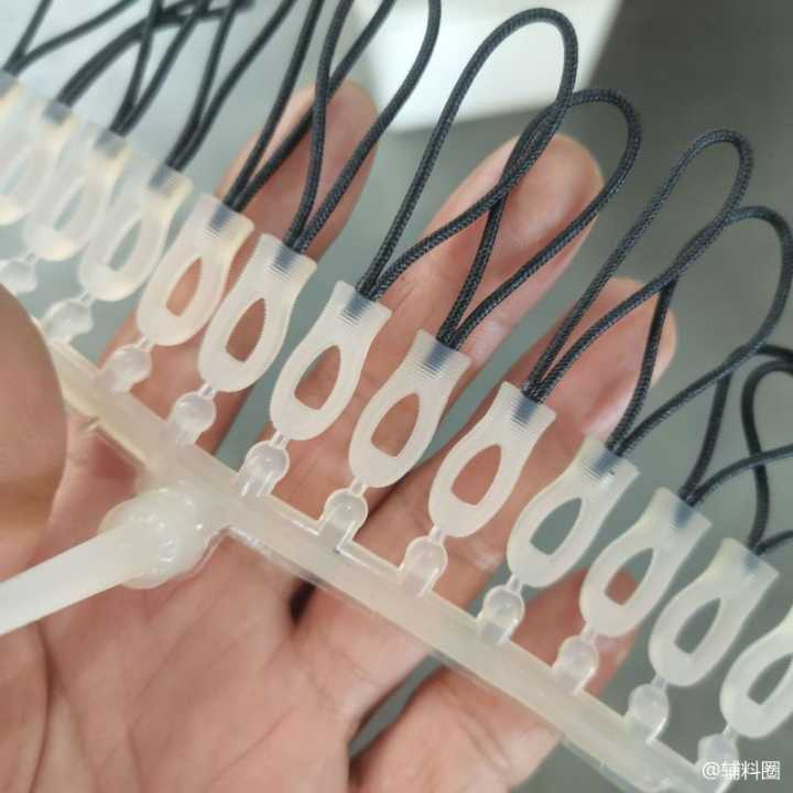 专做各种注塑拉尾，绳子吊坠，注塑袖袢，源头工厂