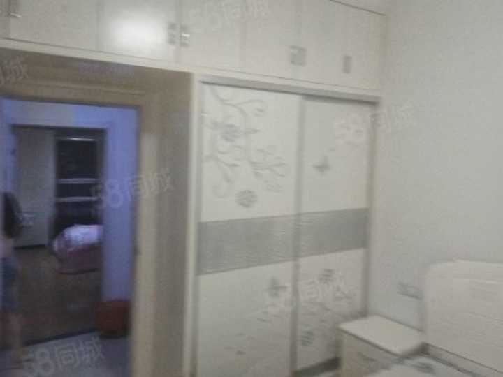 汉正古镇小区出租，在七层，精装三房每月1600