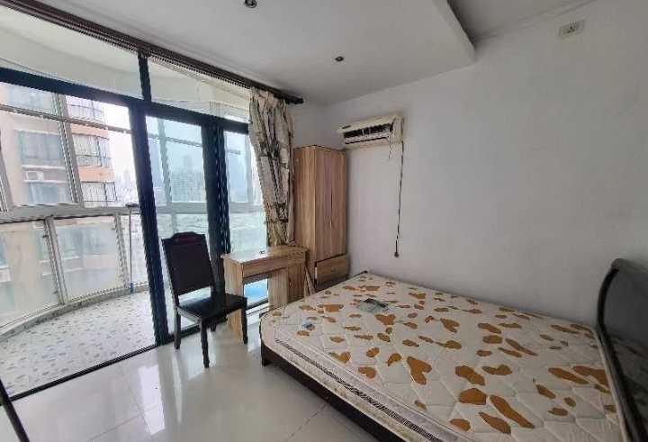 房东直租，房间光线好 通风好 环境好 有电梯有阳台晾衣服