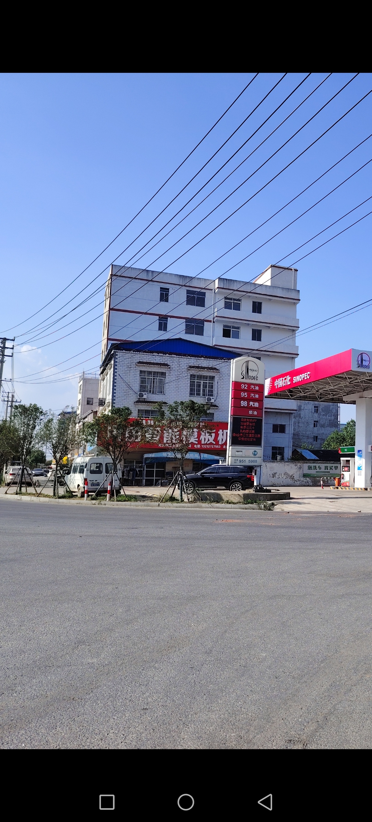 北河加油站旁边，六层房屋出租，可分租