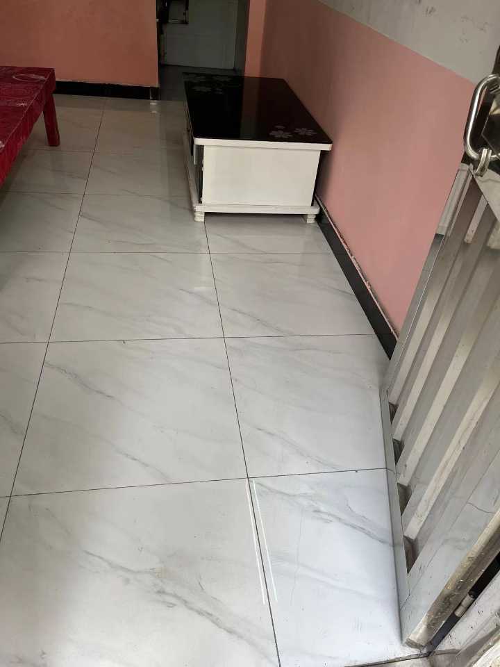 门店出租，北河转盘边上老余家，25平，居民水电费