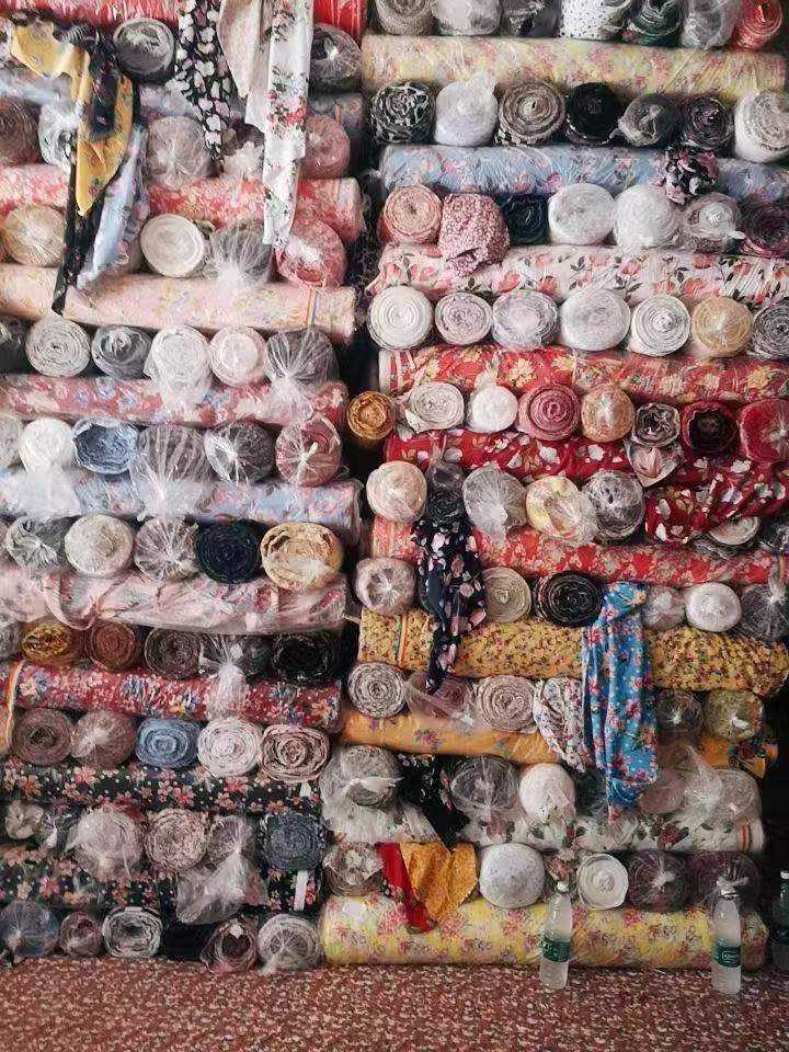 高价回收处理清仓布料，服装，棉衣，羽绒国标50:80:90