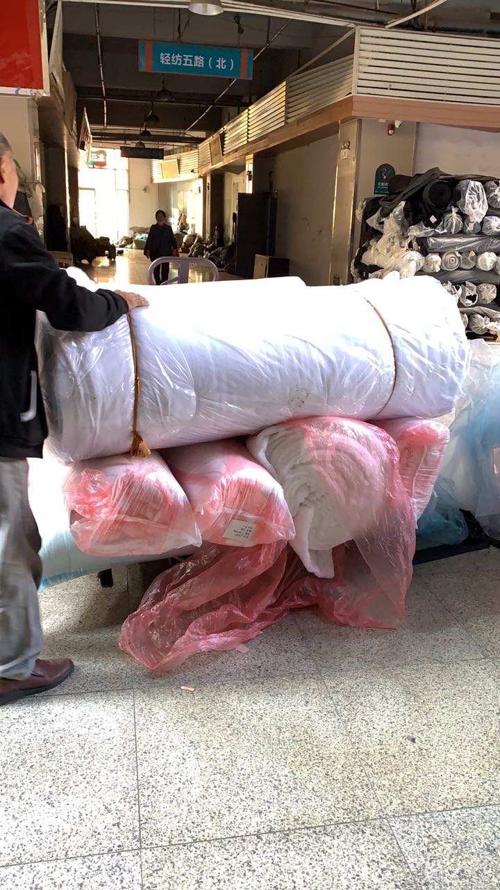 专业回收处理清仓布料: 服装 棉衣 羽绒服 ☎️黑白里布，黑白胆布，棉衣面料☎️真毛领，包装袋