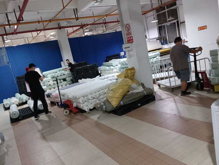 明妮服饰工厂招：打围师傅3名，封口1名，开袋临时工