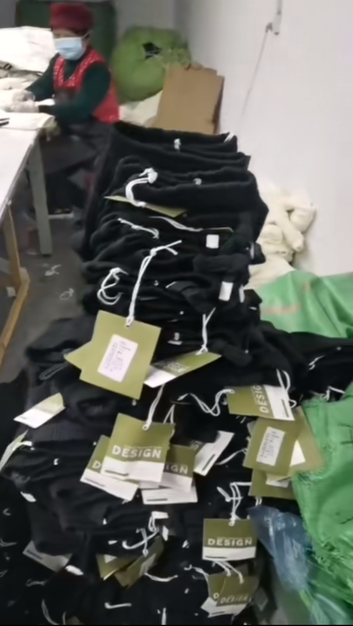 专业服装修色，跳纱 串色 牛仔 拉链色差 边差