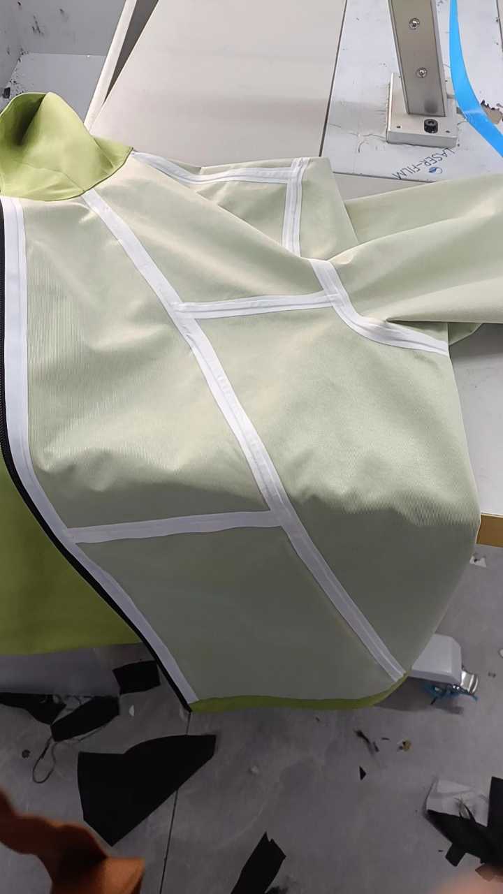 冲锋衣.夹克.户外防水用品压胶帖条 熟练工一名。