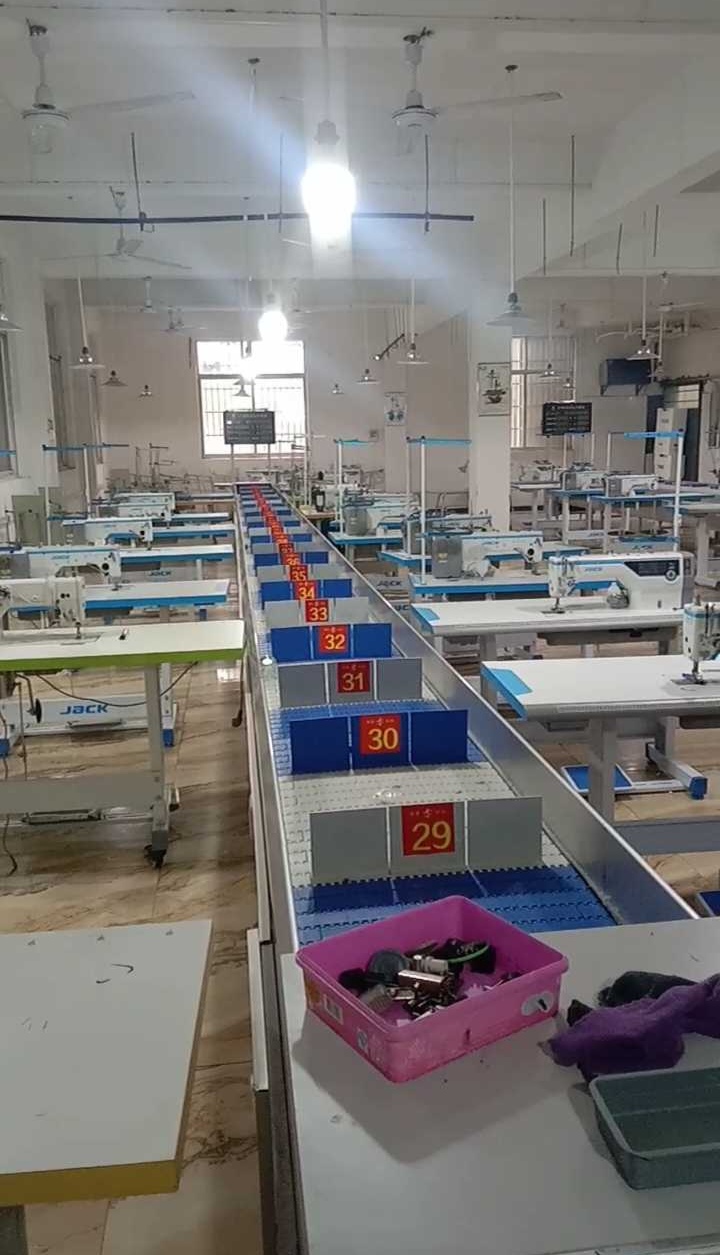 北河《墨仕服饰》招: 流水车工60名 中等工序 开袋 上拉链 工价透明 单价高 不拖欠