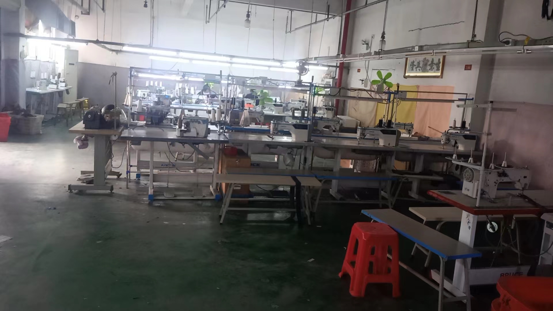 F1期《一楼厂房转让》600平 提锅上灶 设备齐全 宿舍空调热水器都有