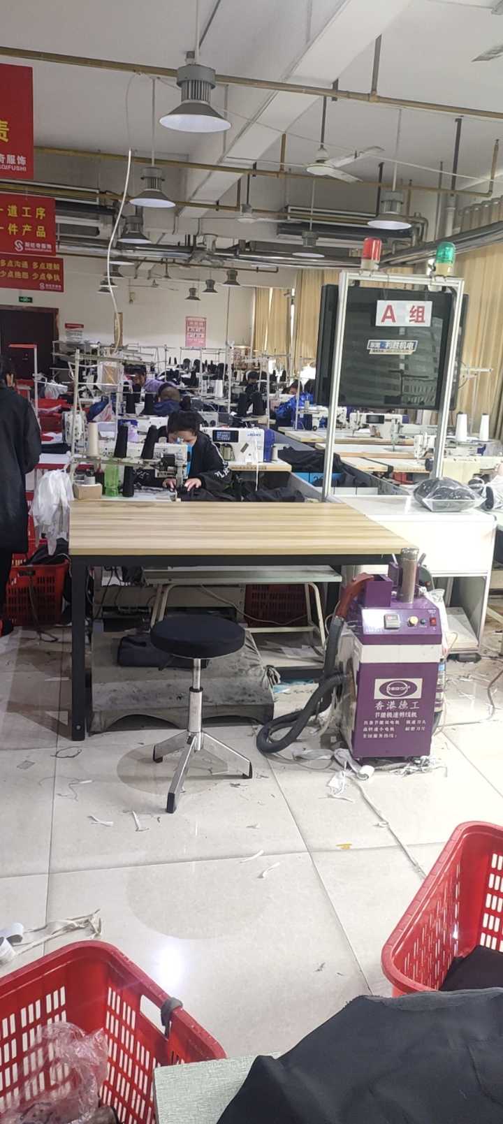 浙商斯旺奇诚招: 流水组长1名 男裤车位10名 20年老厂货源充足 发粮准时