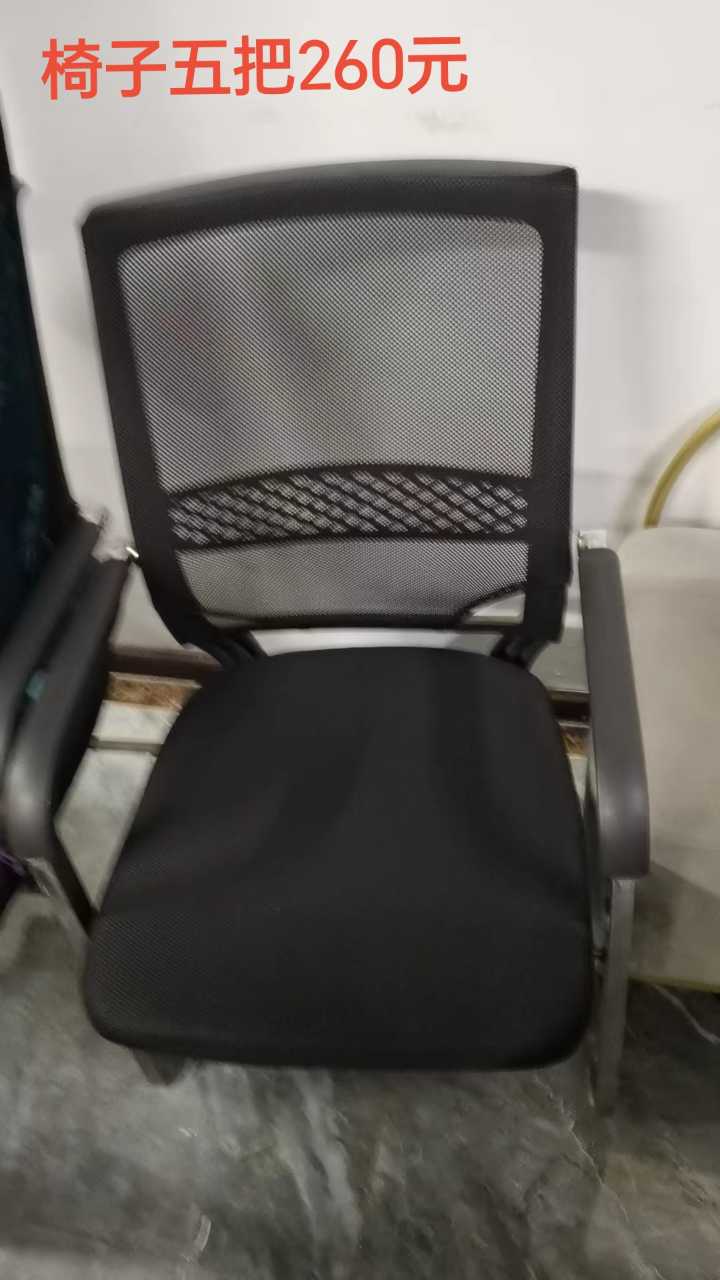 转让收银台，按摩床两张，柜机空调，椅子五把，汉川自取有优惠