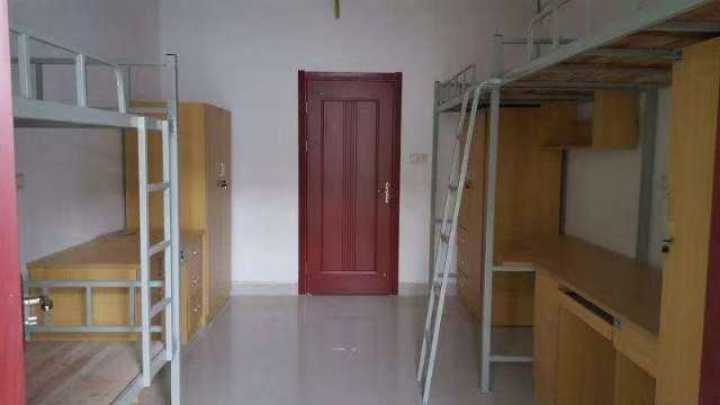 武汉黄陂大型服装厂：招样衣工、缝纫车工，包吃住无淡季