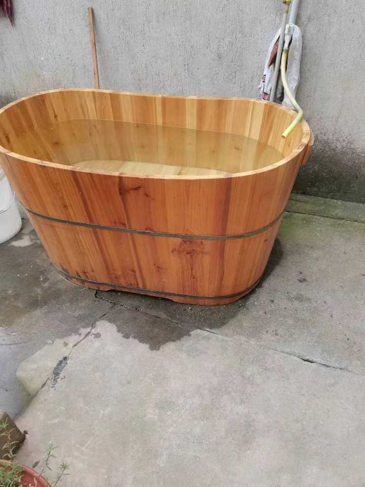 汉川马口，9.9成新木桶澡盆出售，110cm×65cm，价钱便宜