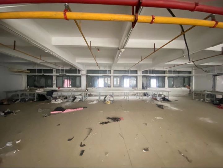 厂房出租，成熟服装厂 5000平方可分割，带院子宿舍 配套齐全 送半年租期