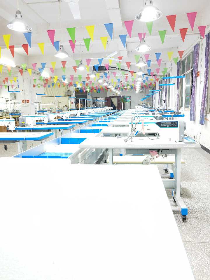 鑫锦鸿诚招：厂长 车工 大烫 质检 发片 夹克款 货源充足发粮准时