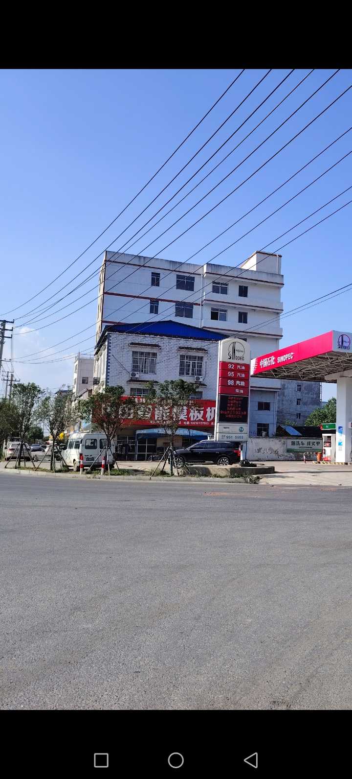 出租房屋，共6层 加油站旁边 可整租分租 一二层能做厂房，三四五六可做宿舍