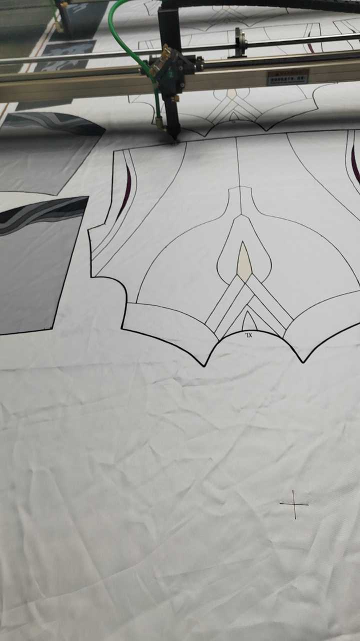 大型激光机 承接：切毛，动漫服饰加工