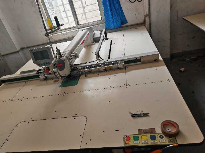 整体转让：模板绗线加工厂，新款航线机十台，浙商产业园边上