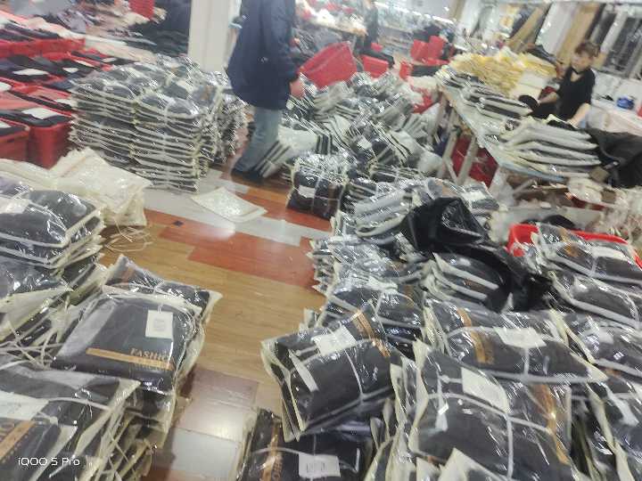 鑫起点女裤：急招拉腰师傅、车工20名，单人成件，三五成组，大包流均可