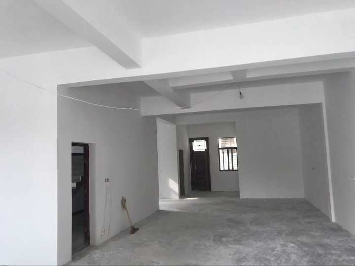 厂房出租：汈东整体厂房 钢构两层2100平 有电梯 住房500平砖混4层 单家独院三相电