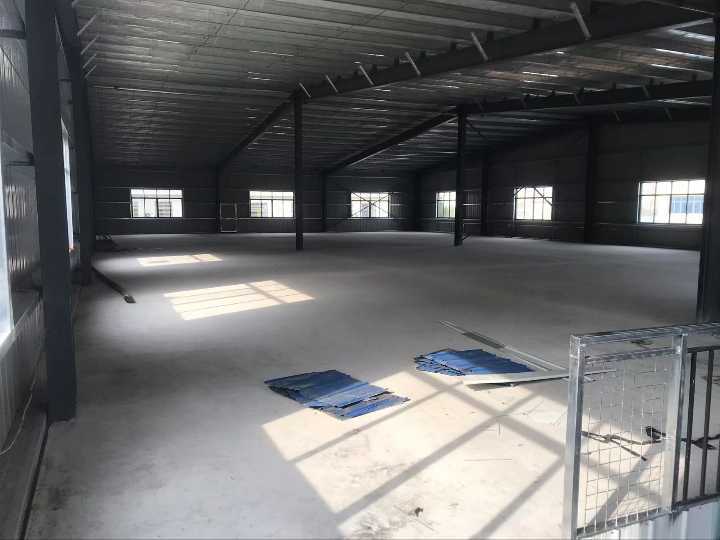 厂房出租：汈东整体厂房 钢构两层2100平 有电梯 住房500平砖混4层 单家独院三相电